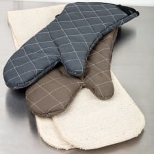 OVEN GLOVES AND CLOTHS