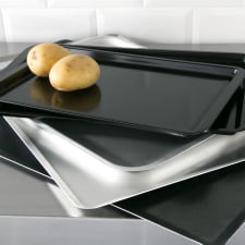 BAKING TRAYS AND SHEETS